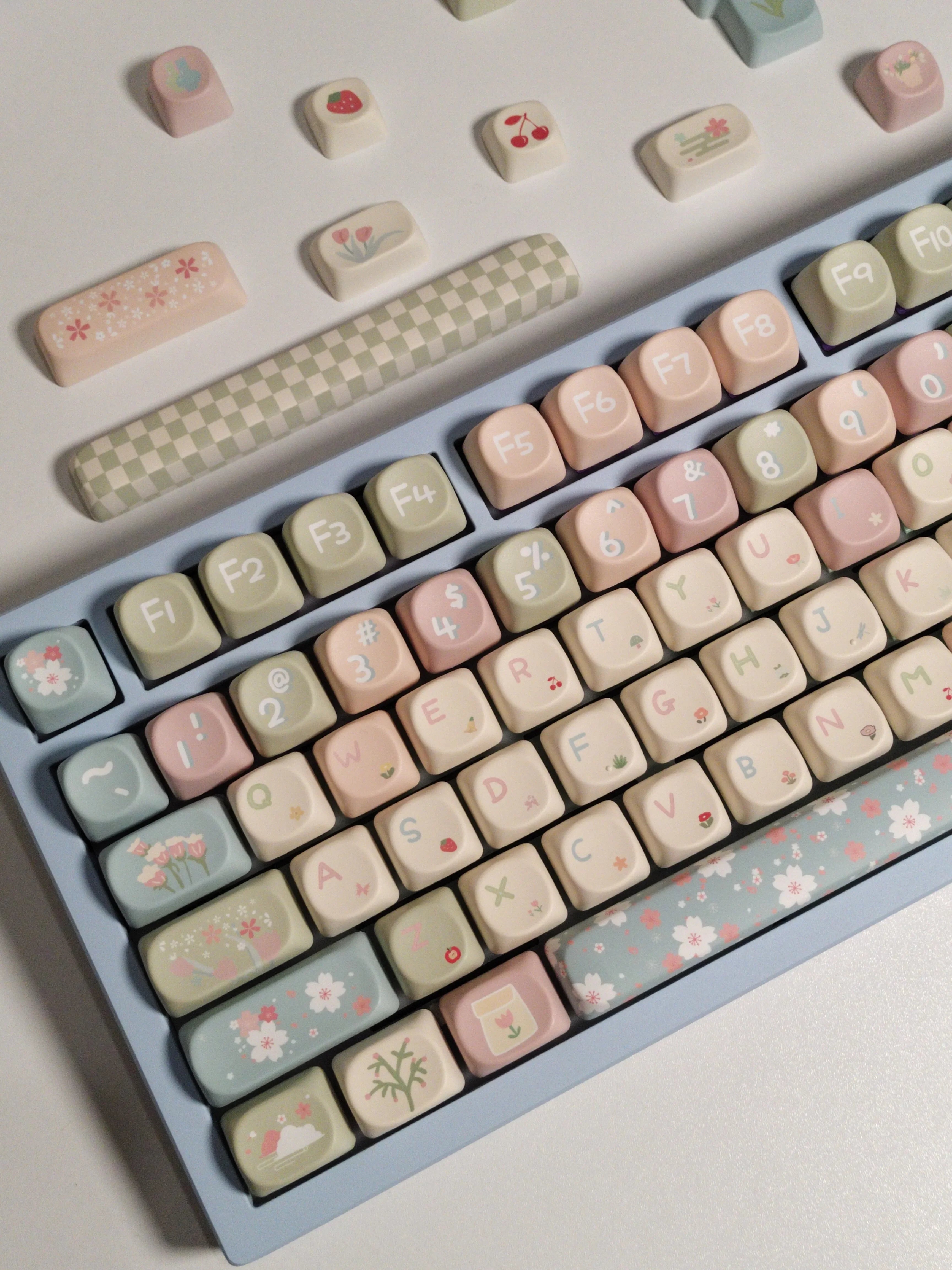 MOA Keycaps Cute Alice Keycaps Cute Keycaps 141 Keys PBT Sublimation Mechanical Keyboard Cap 2.25 U 2.75U