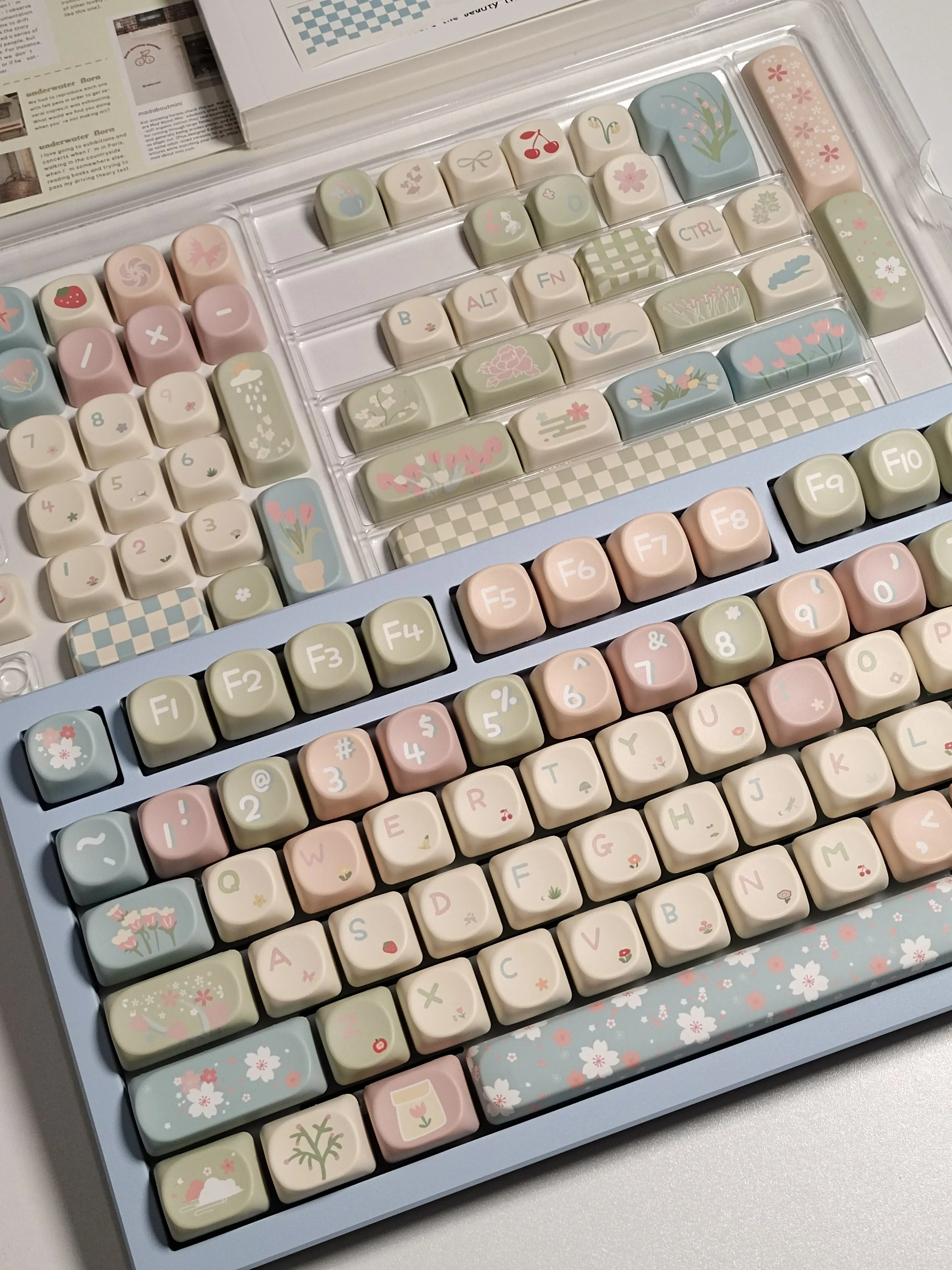 MOA Keycaps Cute Alice Keycaps Cute Keycaps 141 Keys PBT Sublimation Mechanical Keyboard Cap 2.25 U 2.75U