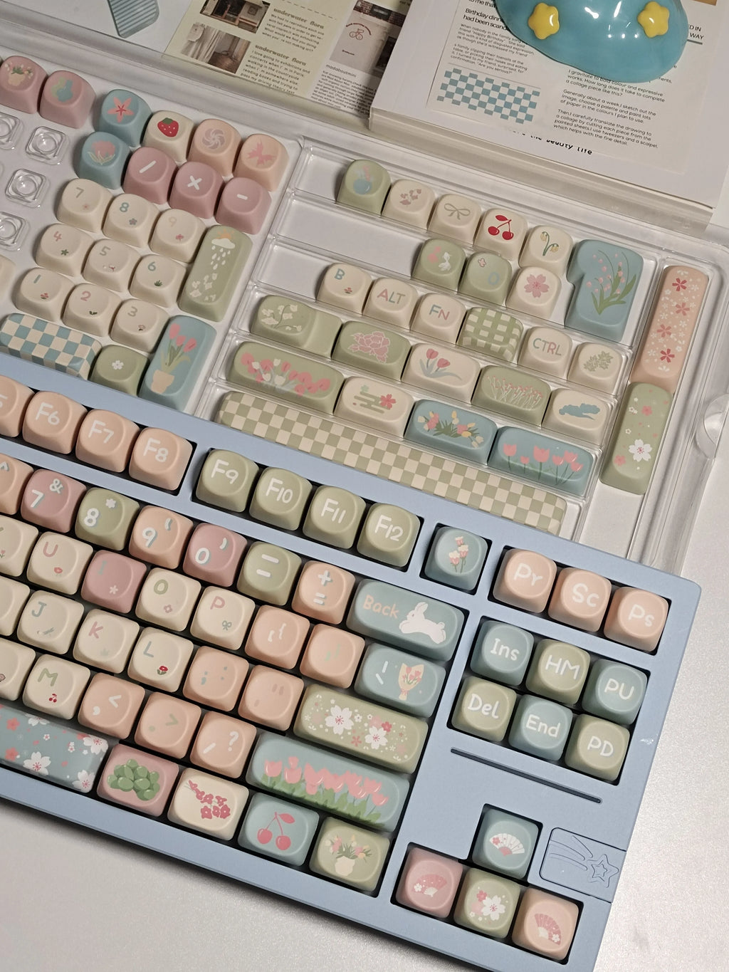 MOA Keycaps Cute Alice Keycaps Cute Keycaps 141 Keys PBT Sublimation Mechanical Keyboard Cap 2.25 U 2.75U