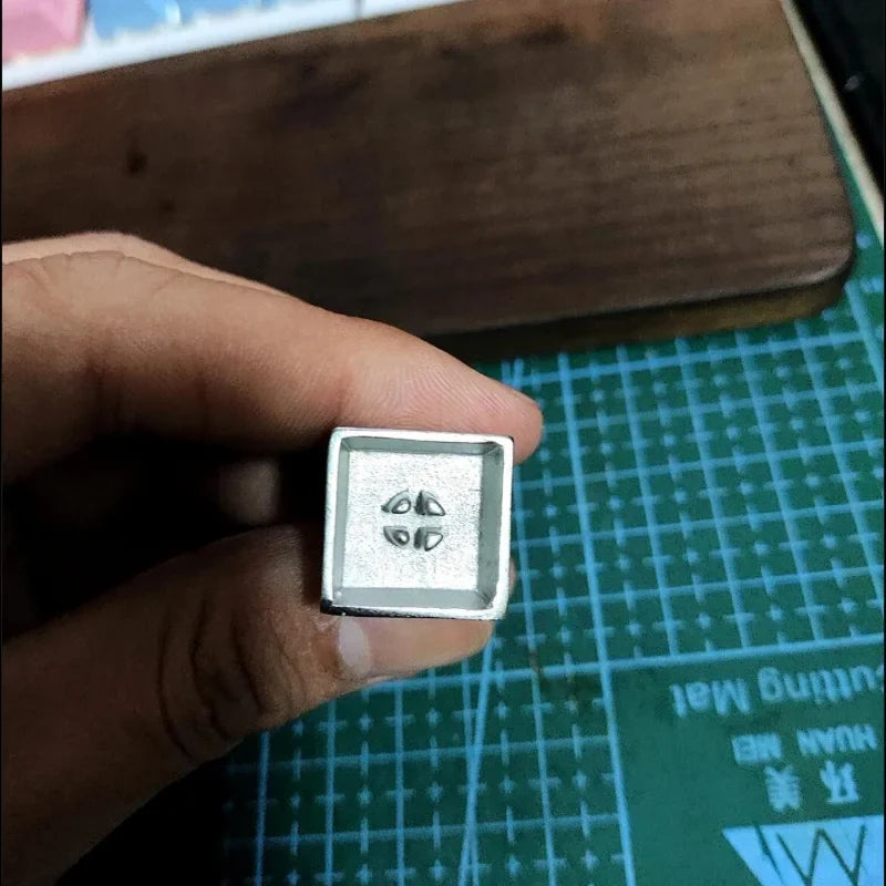 Artisan Keycaps Dark Souls SIEGMEYER OF CATARINA Keyboard Personalized Character Keycaps Aluminum Plated Alloy Cool Gaming Gifts