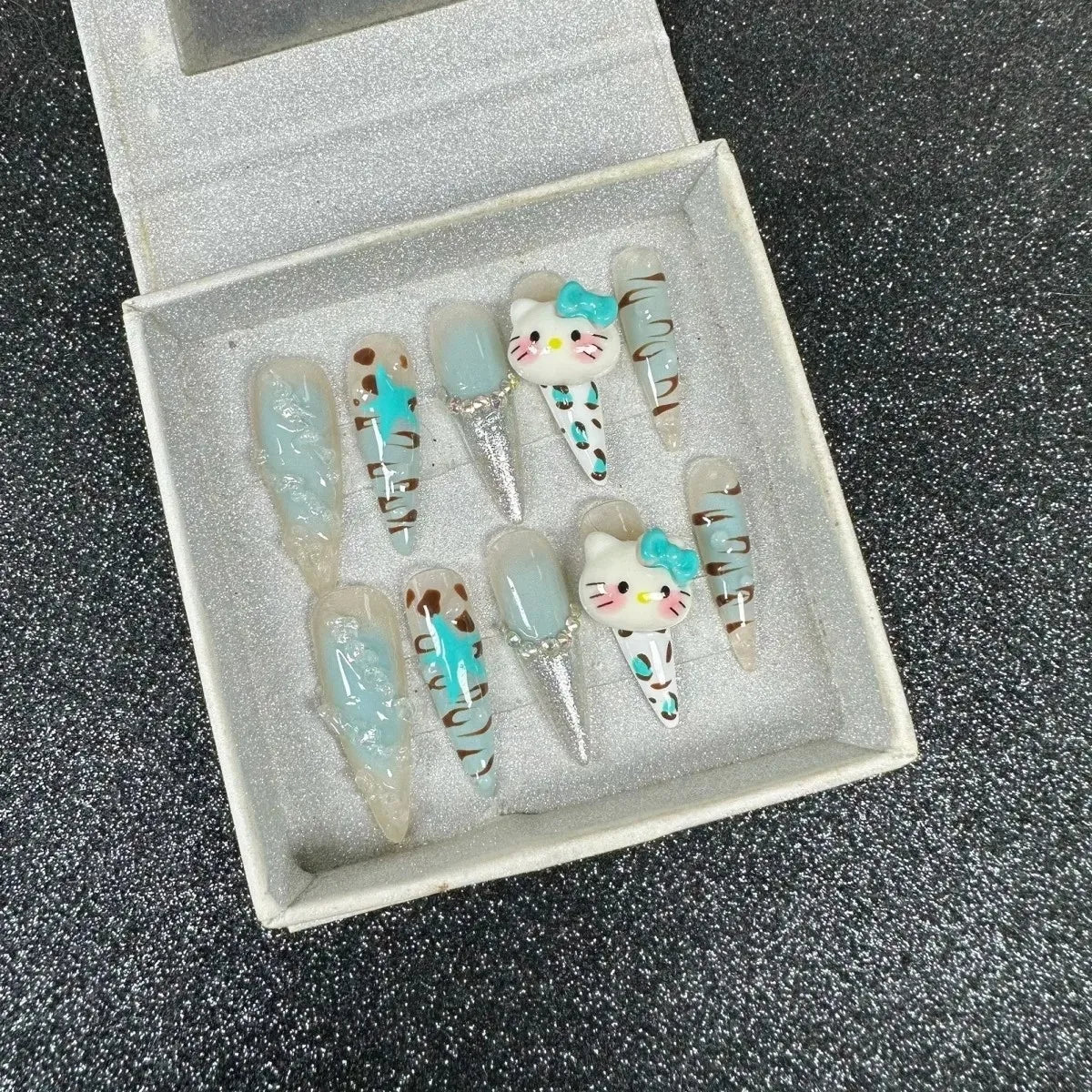 Cute 2024 Coffee Brown 3D Handmade Nail Art Sanrio Hello Kitty French Long Coffin Shape Star Kitty Full Coverage Removable Nails