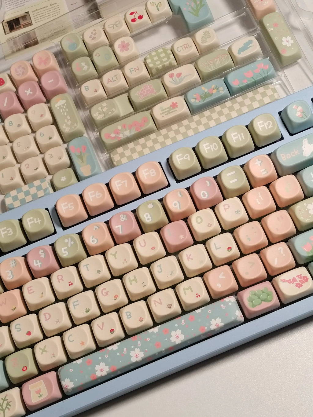 MOA Keycaps Cute Alice Keycaps Cute Keycaps 141 Keys PBT Sublimation Mechanical Keyboard Cap 2.25 U 2.75U