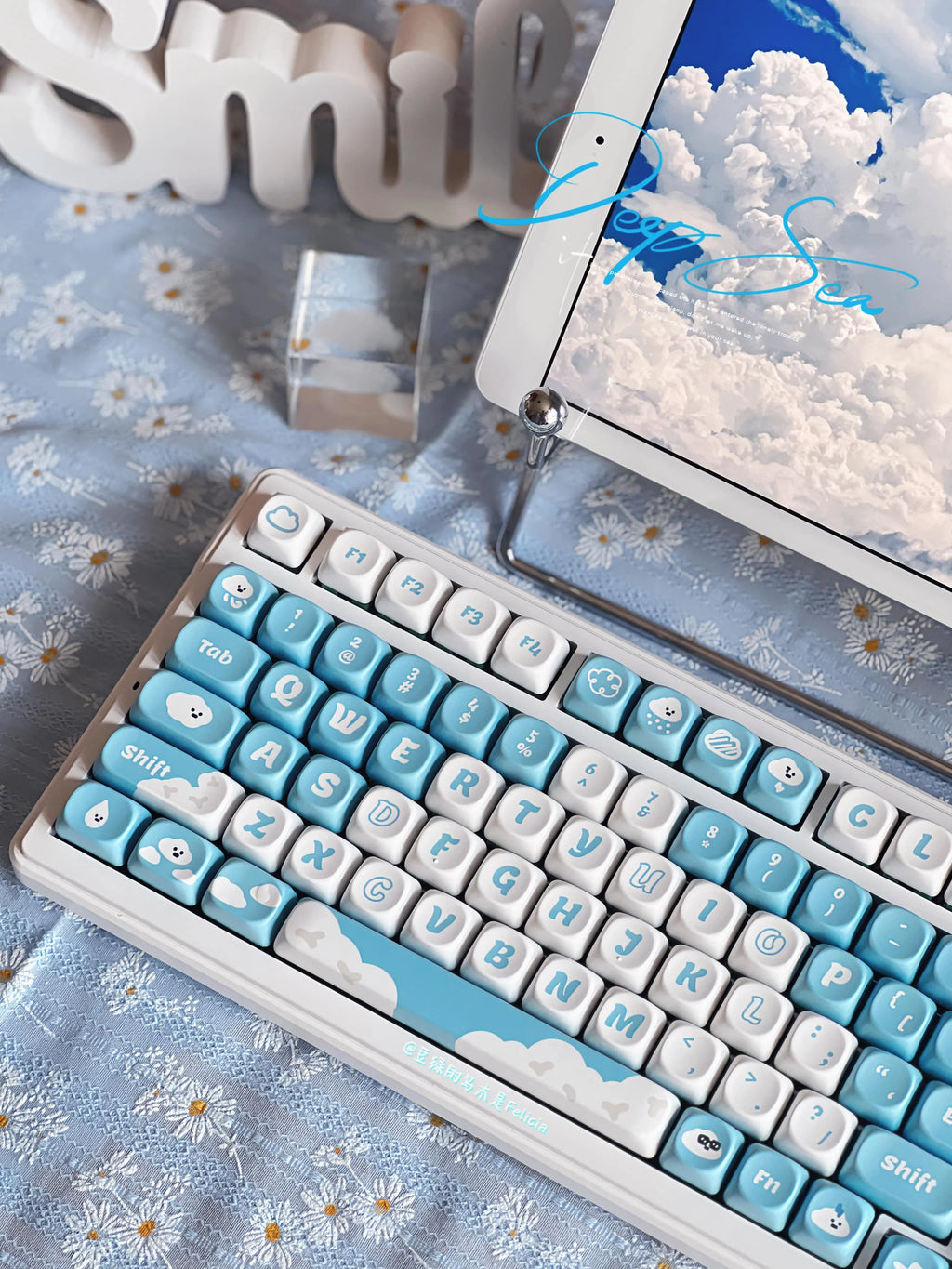 White Cloud Theme Keycap Set 138 Key PBT Custom Cute Blue Personalized Keyboard Cap MOA Profile Key Cap for Mechanical Keyboard