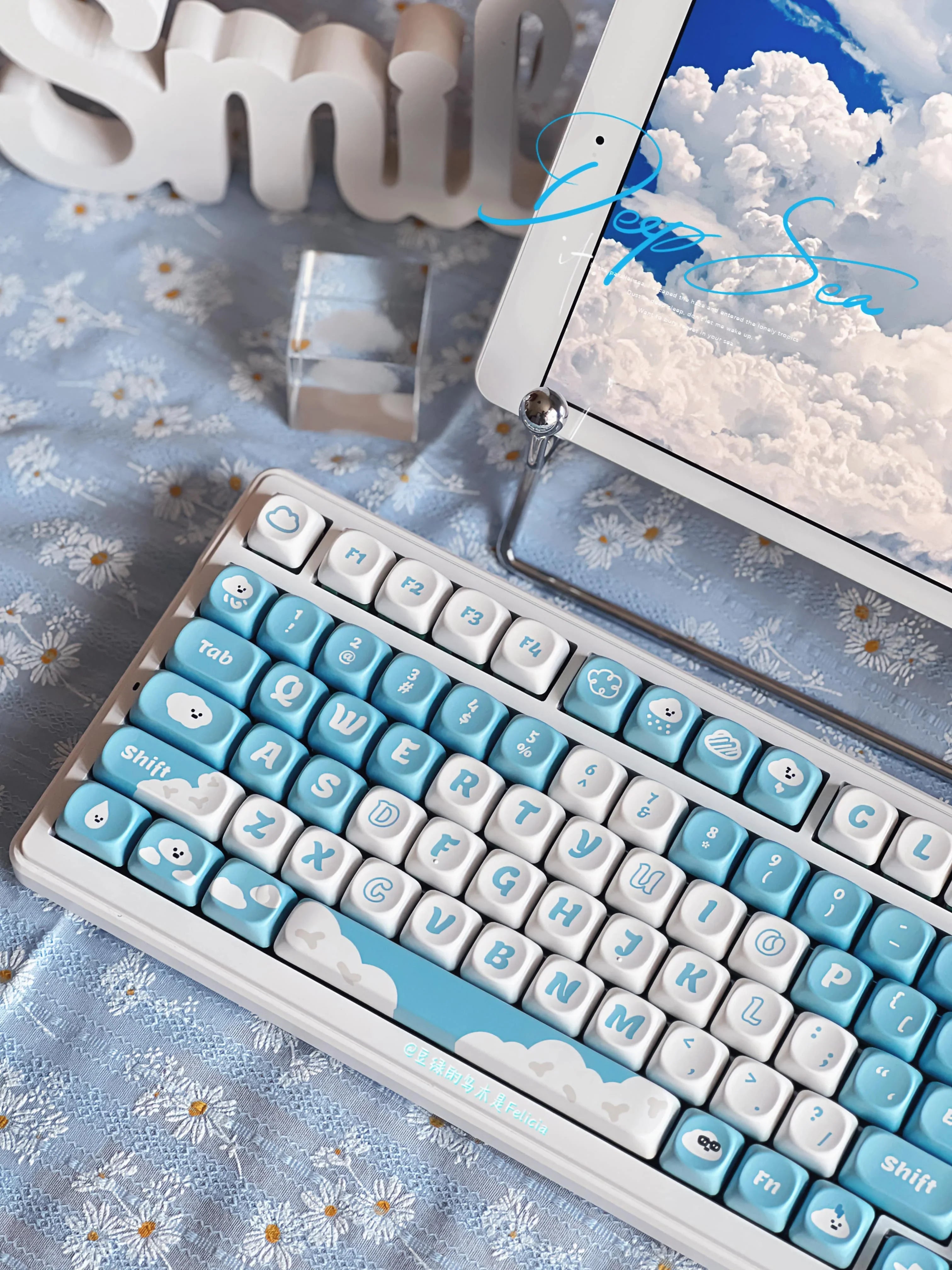 White Cloud Theme Keycap Set 138 Key PBT Custom Cute Blue Personalized Keyboard Cap MOA Profile Key Cap for Mechanical Keyboard