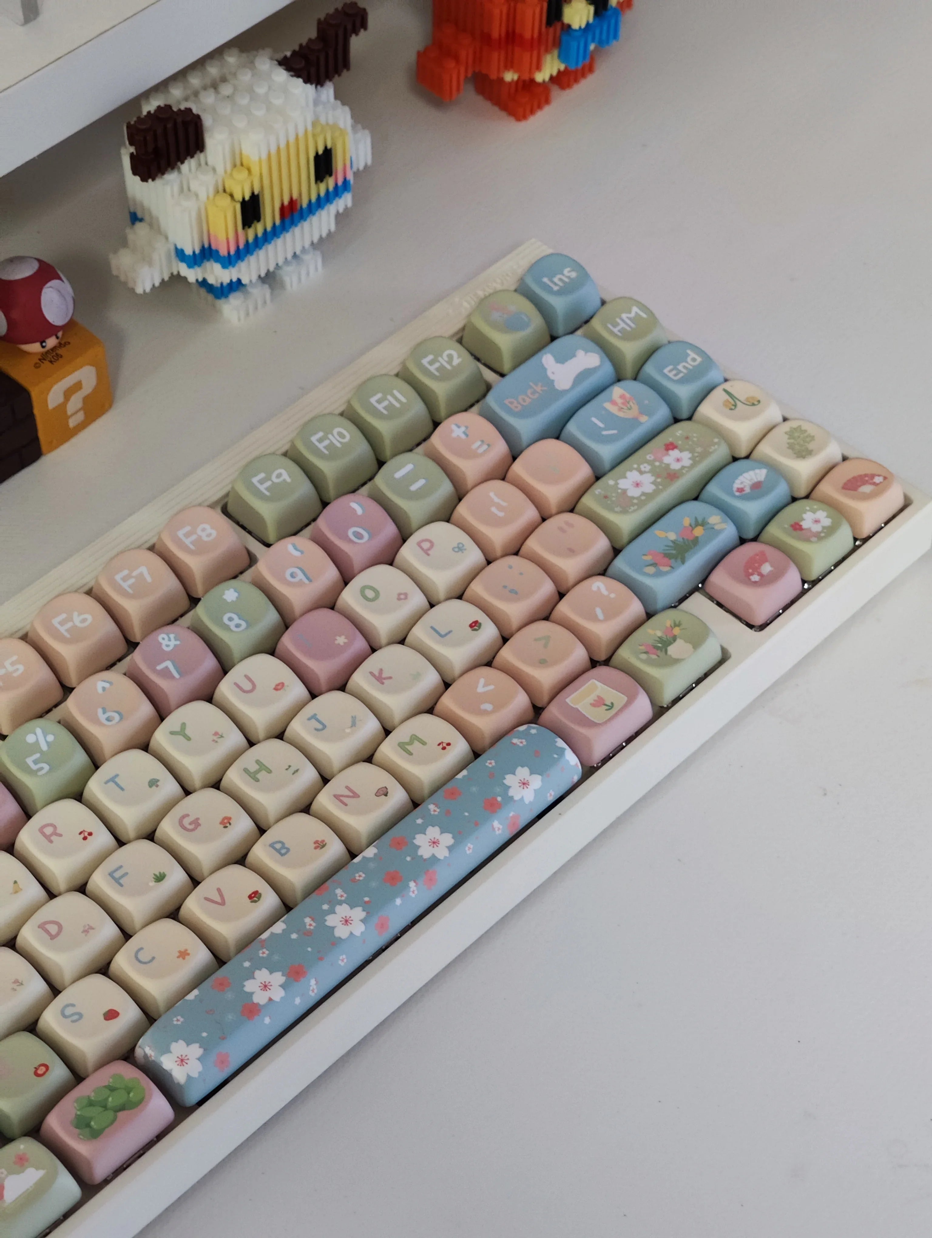 MOA Keycaps Cute Alice Keycaps Cute Keycaps 141 Keys PBT Sublimation Mechanical Keyboard Cap 2.25 U 2.75U