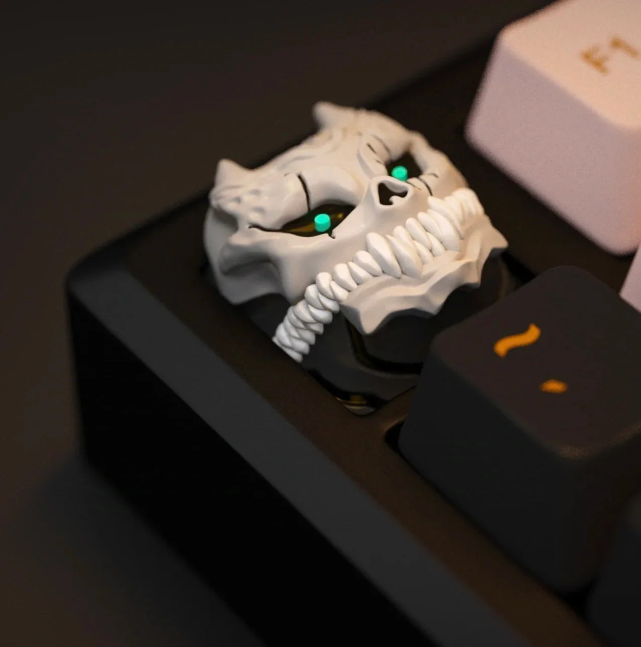 Monster Keycaps Custom White Cool Skull Cross Axis Mechanical Keyboard Keycaps Original Design 3D Resin Handmade Cartoon Keycaps