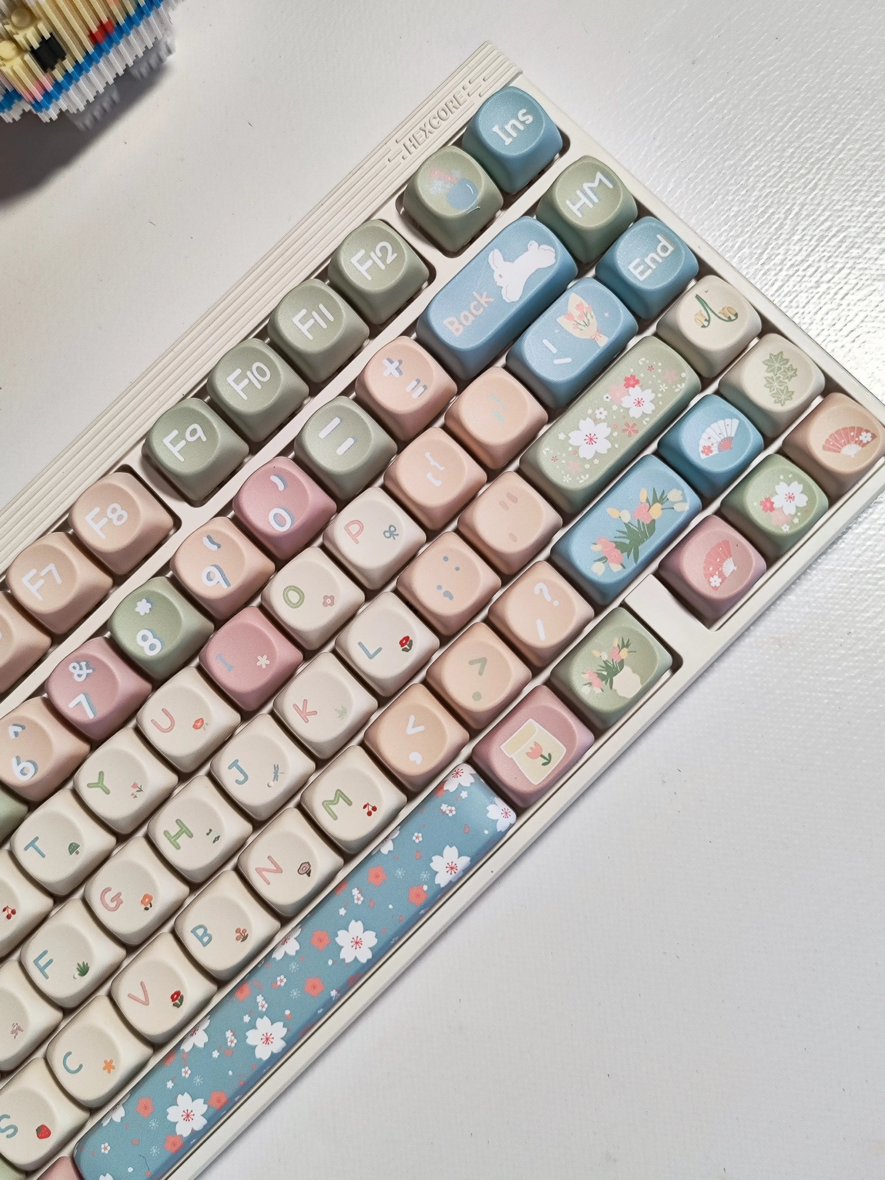 MOA Keycaps Cute Alice Keycaps Cute Keycaps 141 Keys PBT Sublimation Mechanical Keyboard Cap 2.25 U 2.75U